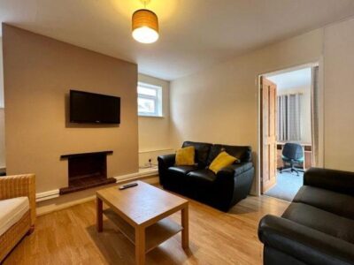 29 Nanpanton Road Lounge