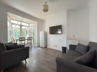 38 Woodlands Drive Lounge