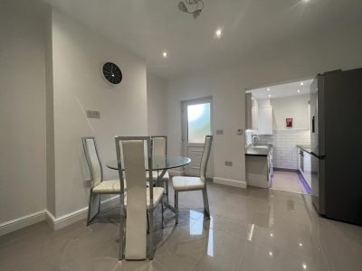 90 Station Street Dinning Kitchen NEW