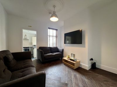 94 Station Street Lounge