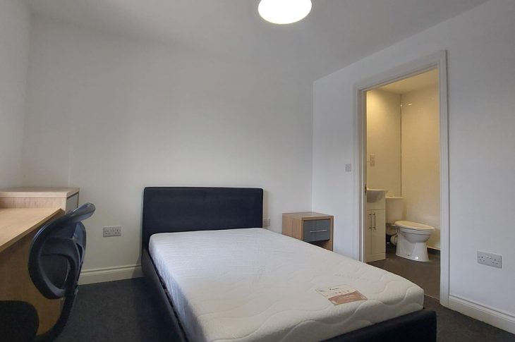 Flat 10, 2 White Ridge Court