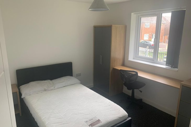 Flat 4, 2 White Ridge Court