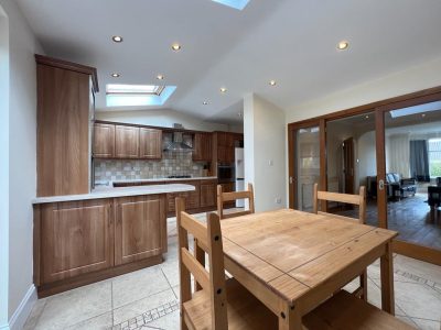 10 Benscliffe Drive Kitchen Pic 1