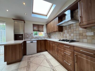 10 Benscliffe Drive Kitchen Pic 2