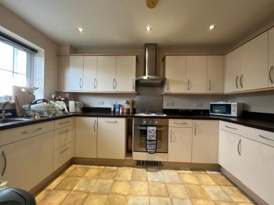 22 Holland Close Kitchen