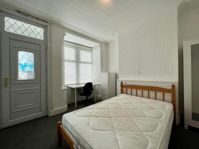 23 Curzon Street Bedroom 1
