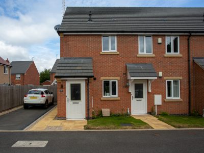 37 Wicket Close Front of House