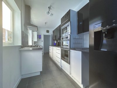 40 Oxford Street Kitchen 1