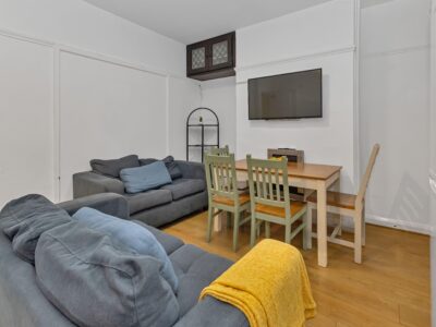 44 Woodlands Drive Lounge