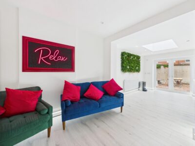 6 Beacon Drive Lounge