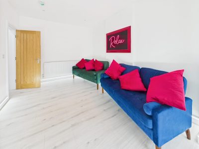 6 Beacon Drive Lounge 1