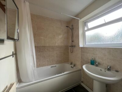 63 Paget Street Bathroom