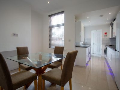 8 Oxford Street Dinning Kitchen