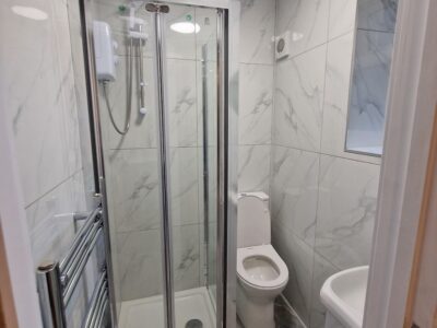 9 Oxford Street Bathroom 2