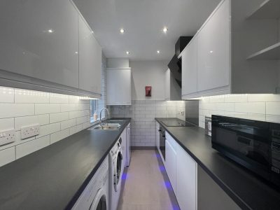 90 station Street Kitchen NEW