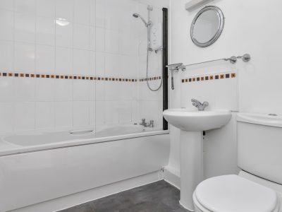 Flat 1 5 Goods Yard Close Bathroom