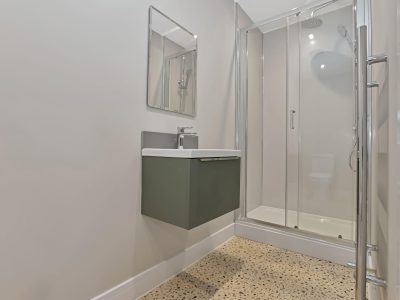 Flat 10 49 Park Road Bathroom