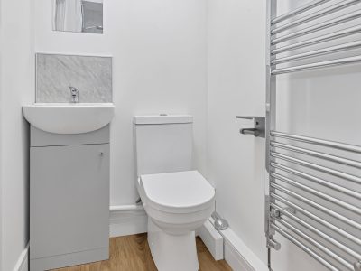Flat 2 45 Park Road Bathroom