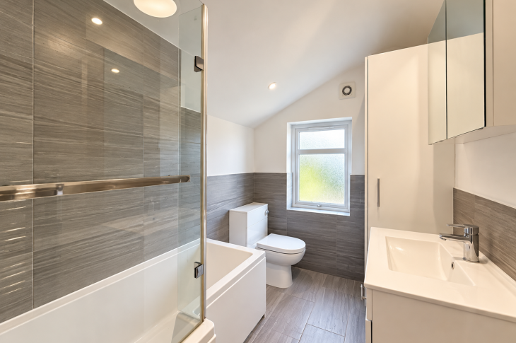 100 Leopold Street Bathroom 1