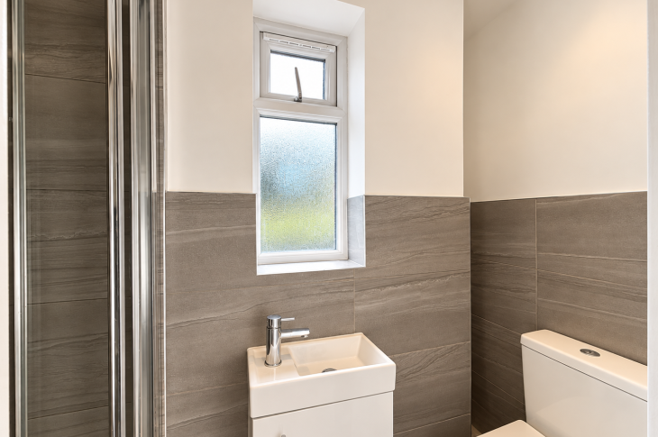 100 Leopold Street Bathroom 2