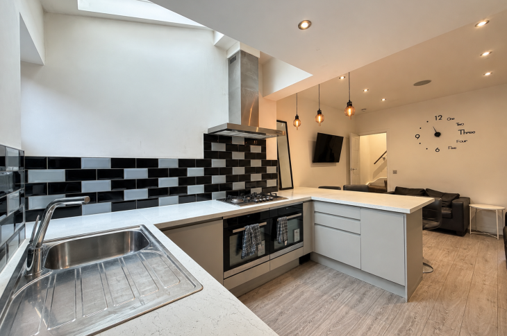 17 Station Station Kitchen