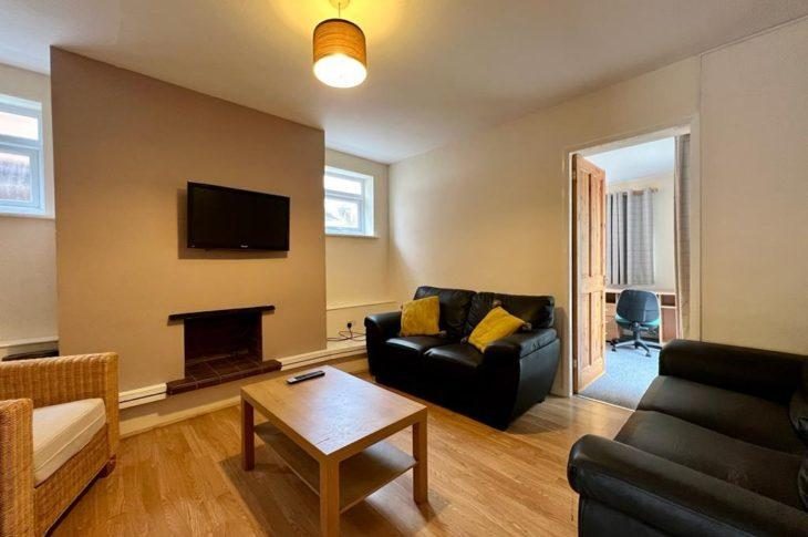 29 Nanpanton Road Lounge