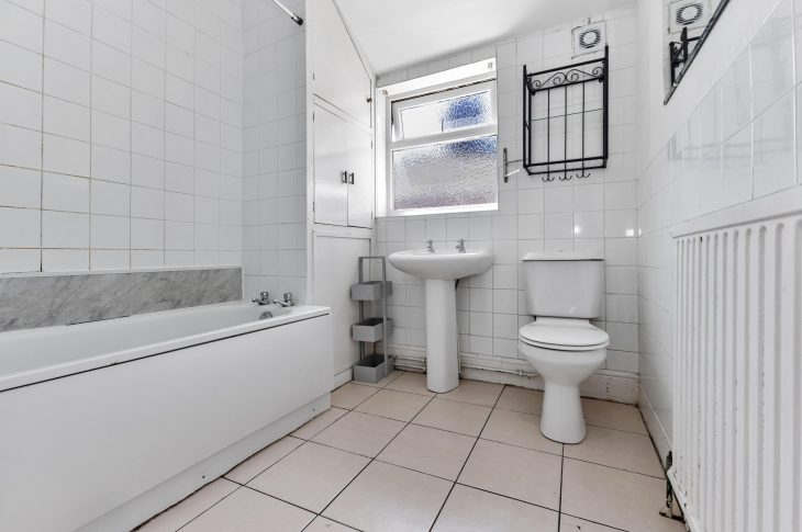32 Fredrick Street Bathroom