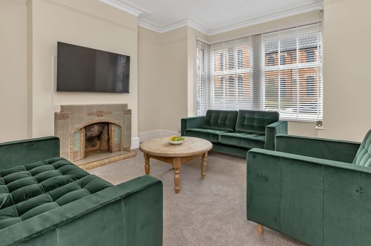 32 Fredrick Street Lounge