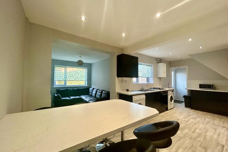 4 Schofield Road Kitchen Lounge Dinner NEW