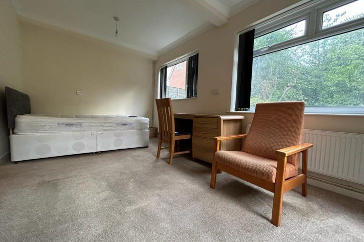 73 Holywell Drive