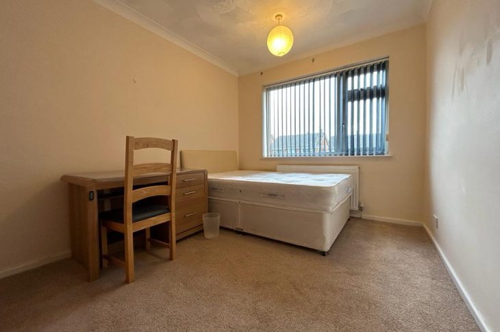 73 Holywell Drive