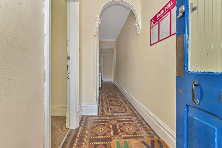 8 Radmoor Road Hallway