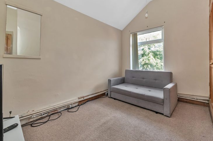 8 Radmoor Road Lounge