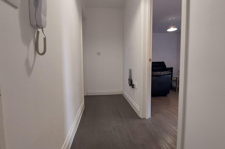 Flat 10, 2 White Ridge Court