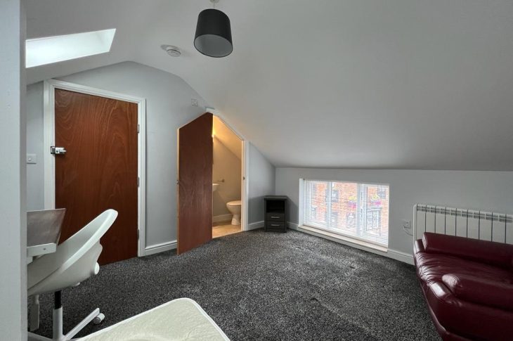 Flat 2, 104A Ashby Road