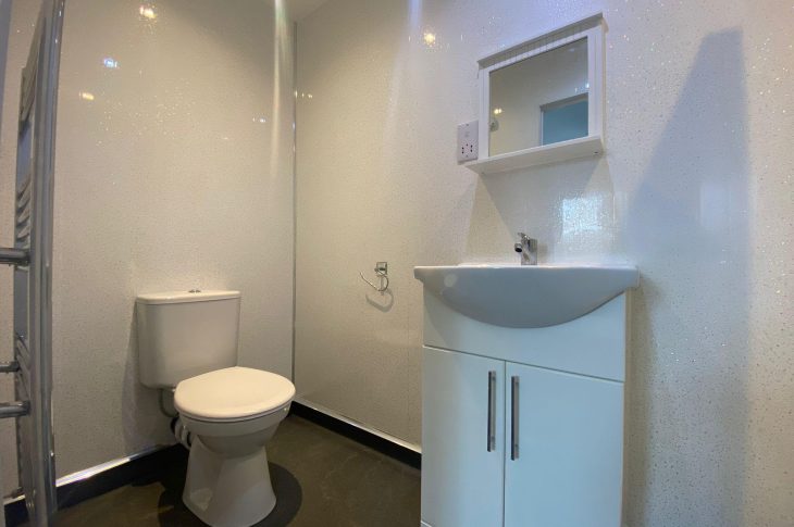 Flat 6, 2 White Ridge Court
